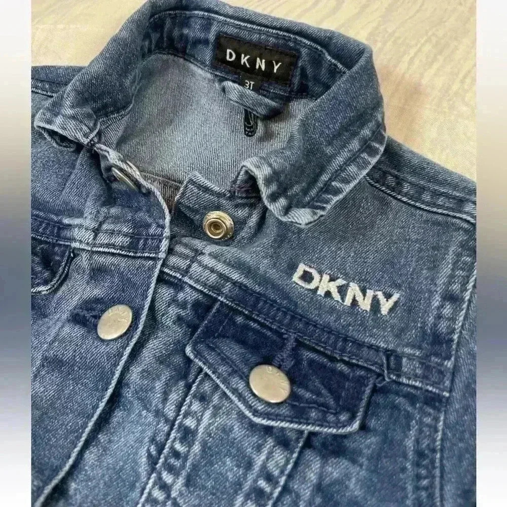 DKNY Classic Blue Denim Jean‎ Jacket Girls Size 3T kids Logo Patch On Back cute